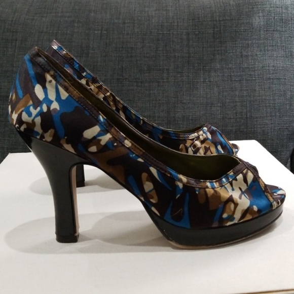 DONATED. Satin peep toe Madden Girl heels - Picture 3 of 8